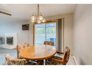 Photo #5: 20584408 Listing