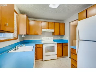 Photo #6: 20584408 Listing