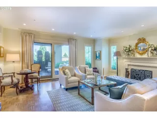 Photo #5: 20584536 Listing