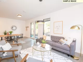 Photo #5: 20584631 Listing