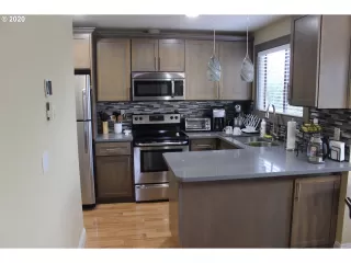 Photo #5: 20585760 Listing