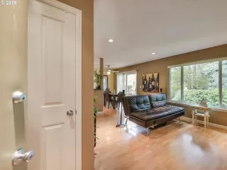 Photo #4: 20585970 Listing