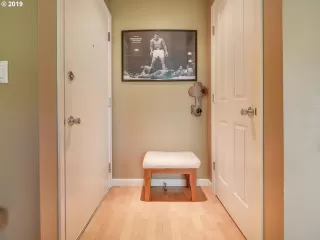 Photo #5: 20585970 Listing