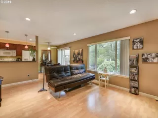 Photo #6: 20585970 Listing