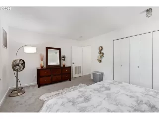 Photo #4: 205868408 Listing