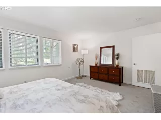 Photo #5: 205868408 Listing