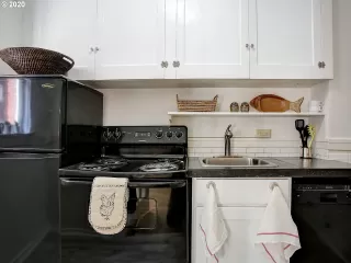 Photo #4: 20587076 Listing