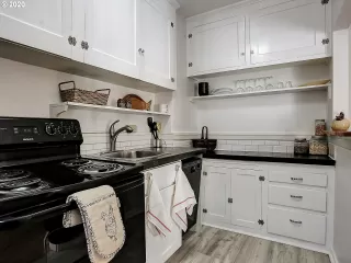 Photo #5: 20587076 Listing