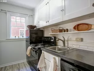 Photo #6: 20587076 Listing