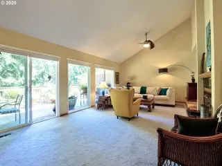 Photo #5: 20587987 Listing