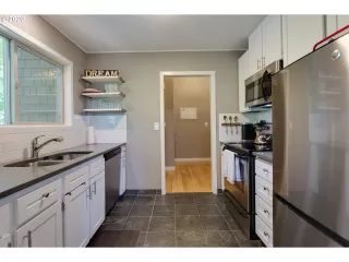 Photo #4: 20588328 Listing