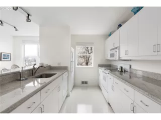 Photo #5: 20589912 Listing