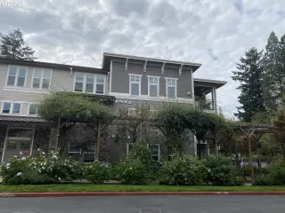 Photo #5: 20590062 Listing