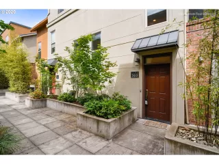 Photo #5: 20590353 Listing