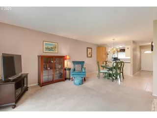 Photo #5: 20590357 Listing