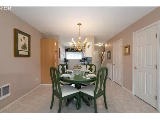 Photo #6: 20590357 Listing