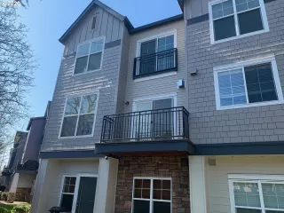 Photo #2: 20590425 Listing