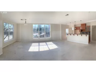 Photo #4: 20590425 Listing