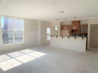 Photo #5: 20590425 Listing