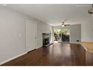 Photo #4: 20592513 Listing