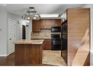 Photo #6: 20592513 Listing