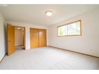 Photo #5: 20592572 Listing