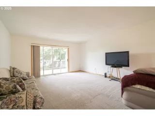 Photo #6: 20592572 Listing