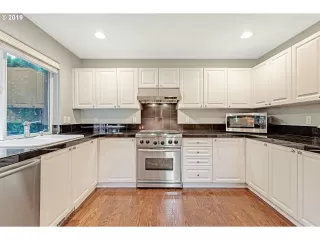 Photo #4: 20593863 Listing