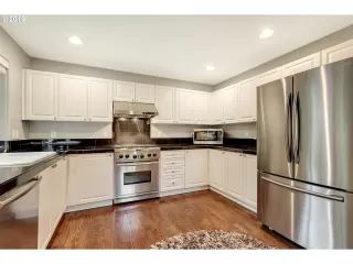 Photo #5: 20593863 Listing