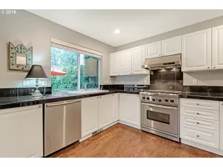 Photo #6: 20593863 Listing