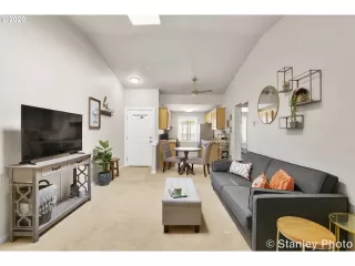 Photo #3: 20594087 Listing