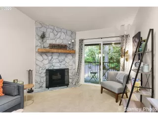 Photo #5: 20594087 Listing