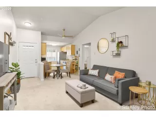 Photo #6: 20594087 Listing