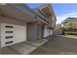 Photo #2: 20594380 Listing