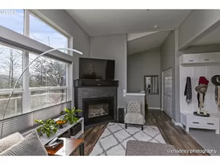 Photo #5: 20594380 Listing