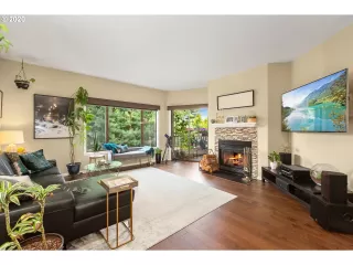 More Details about MLS # 20594479 : 1320 SW HALL ST 102