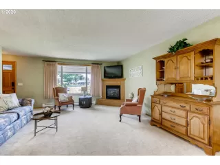 Photo #4: 20594581 Listing