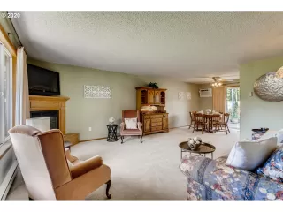 Photo #5: 20594581 Listing