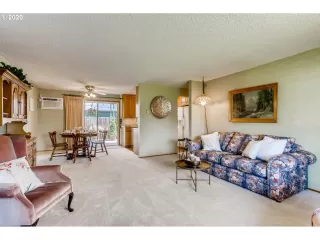 Photo #6: 20594581 Listing