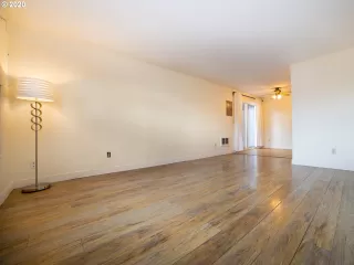 Photo #4: 20594730 Listing 