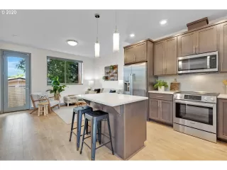 Photo #3: 20594907 Listing 