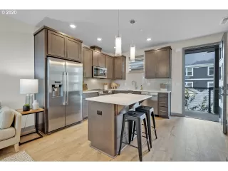 Photo #5: 20594907 Listing 