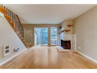 Photo #4: 20595375 Listing