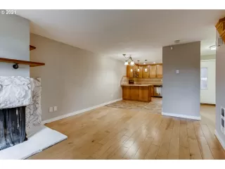 Photo #6: 20595375 Listing