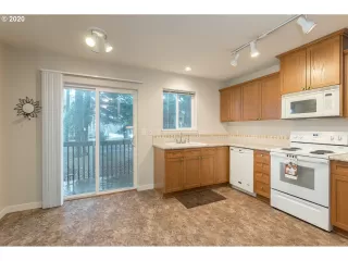 Photo #6: 20595792 Listing