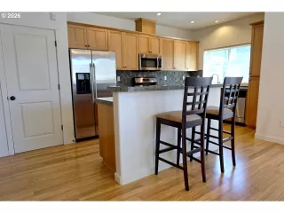 Photo #3: 205961704 Listing 