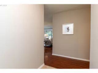 Photo #4: 20596186 Listing