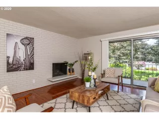 Photo #6: 20596186 Listing