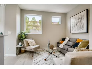 Photo #6: 20596490 Listing