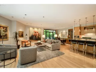 Photo #6: 20596584 Listing